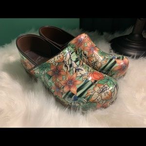 Dansko clog 40 size 9